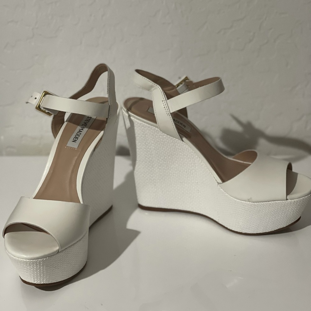 White platform wedge